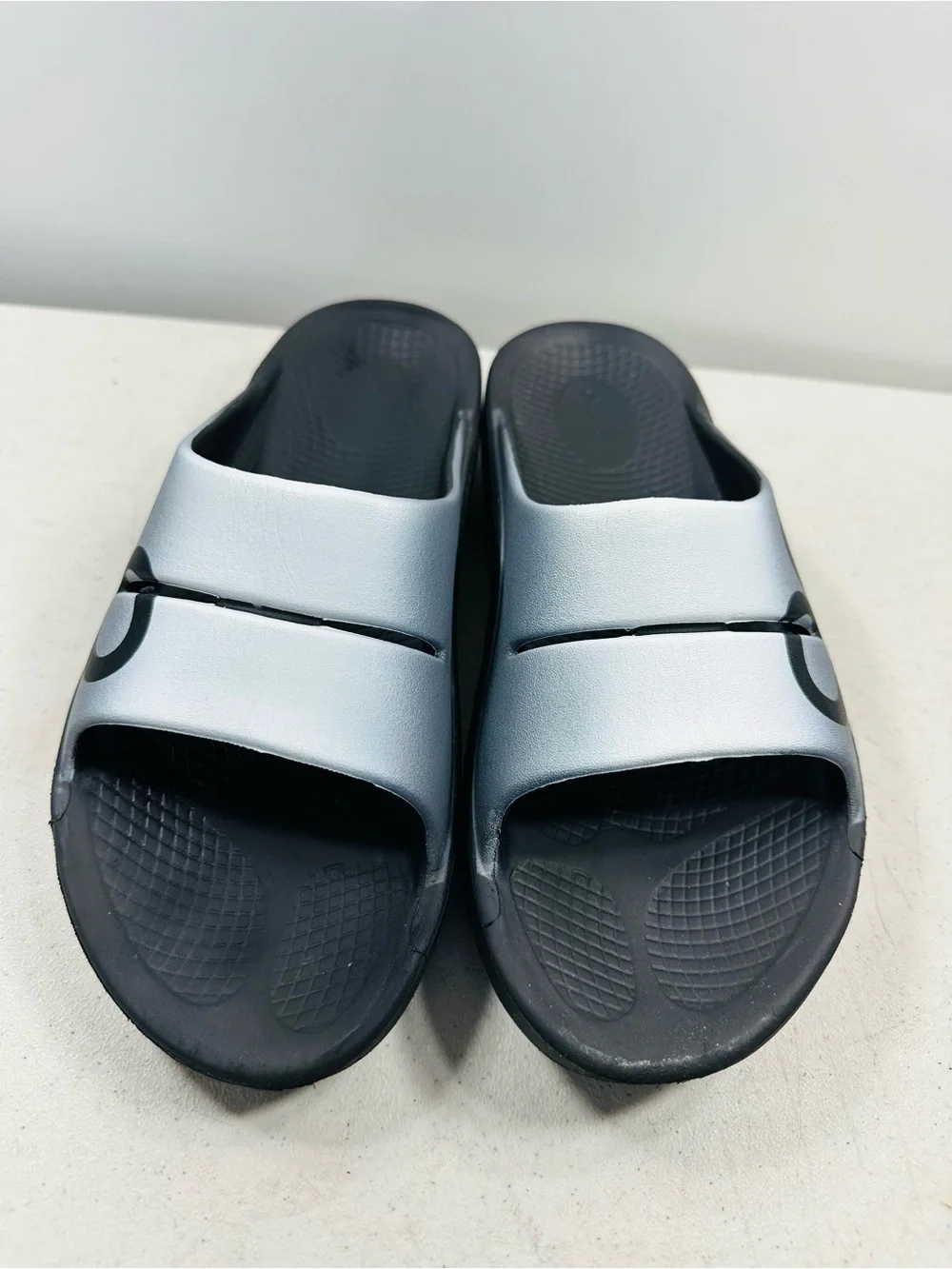 OOFOS OOahh Sport slides size 9